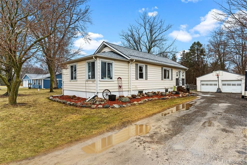 7250 Frances Road, Montrose Township, MI 48433 Main Photo