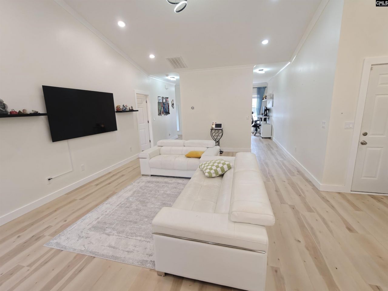 116 Gates Circle  Photo 8