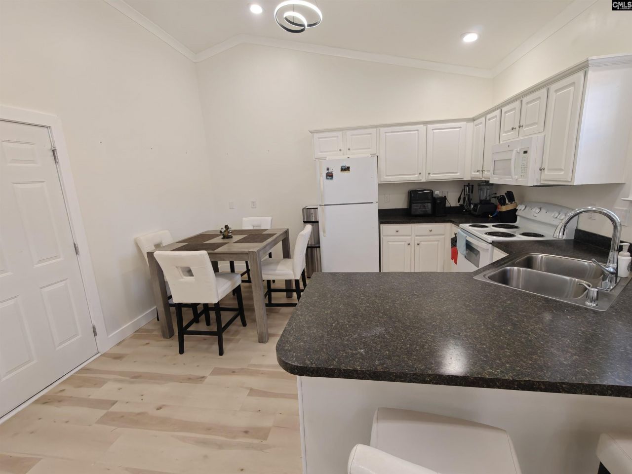 116 Gates Circle  Photo 9