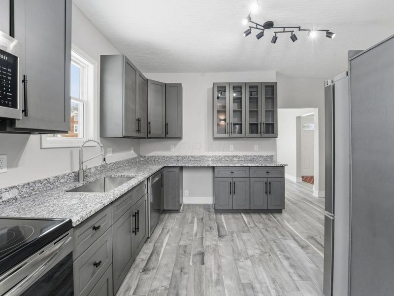 414 E Walnut Street , Lancaster, OH 43130 Photo 6