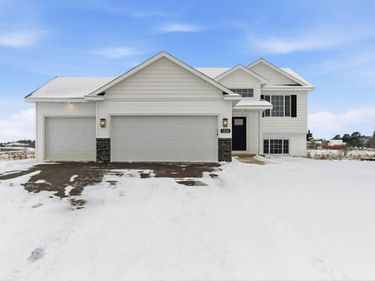 1404 Woods Road NE, Isanti, MN 55040