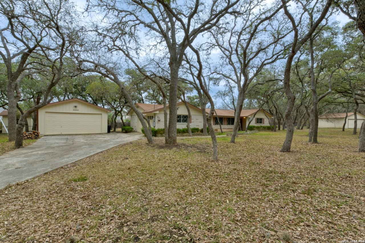25202 N Saddle Trl, San Antonio, TX 78255 Main Photo
