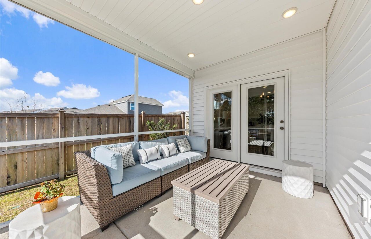 858 Meadowbrook Lane Photo 12