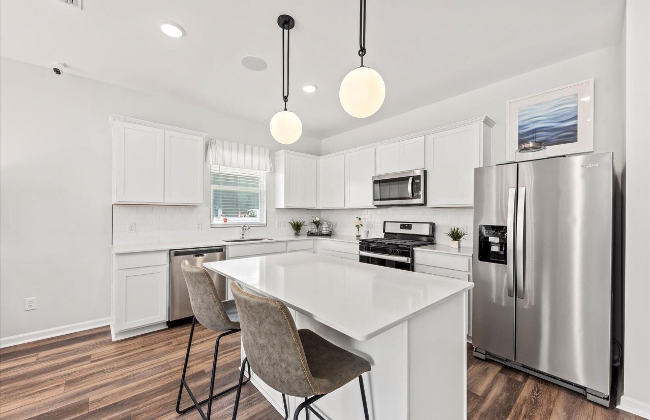 858 Meadowbrook Lane Photo 3