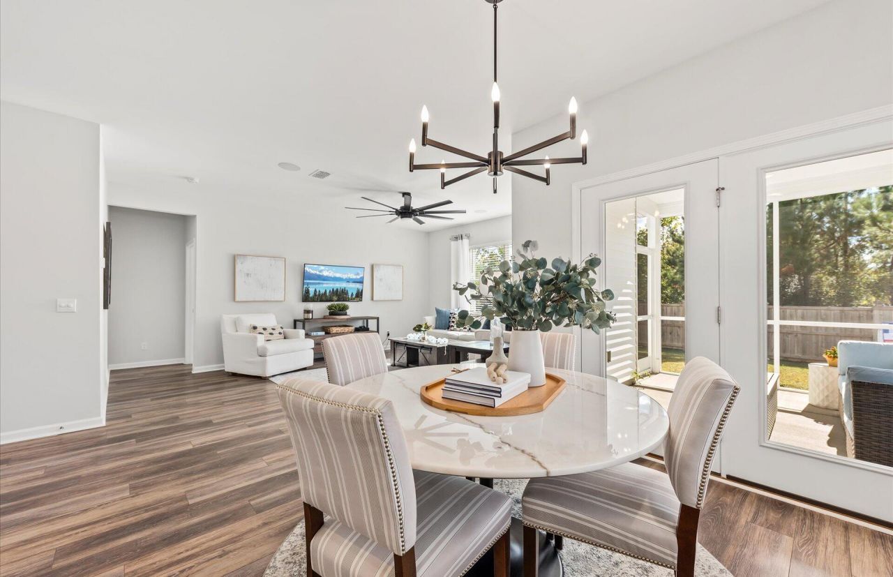 858 Meadowbrook Lane Photo 4