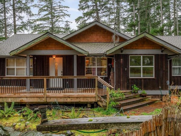 685 Rollo Rd , Gabriola Island, BC V0R 1X3