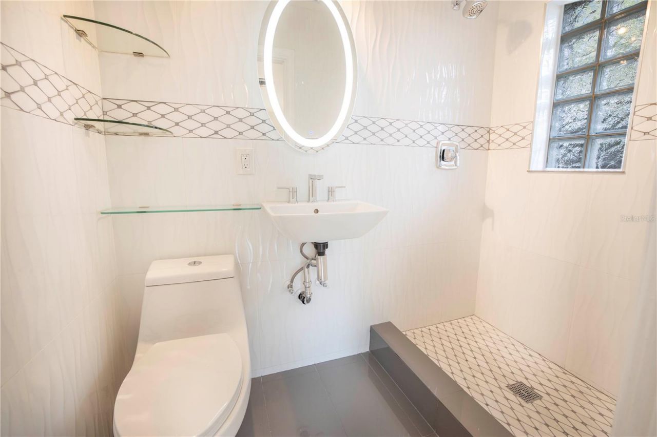 877 42nd Avenue N, Saint Petersburg, FL 33703 Photo