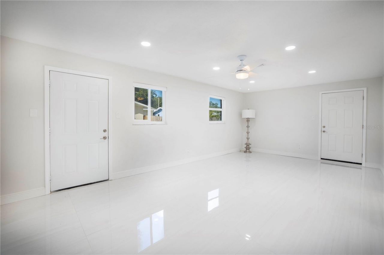 877 42nd Avenue N, Saint Petersburg, FL 33703 Photo