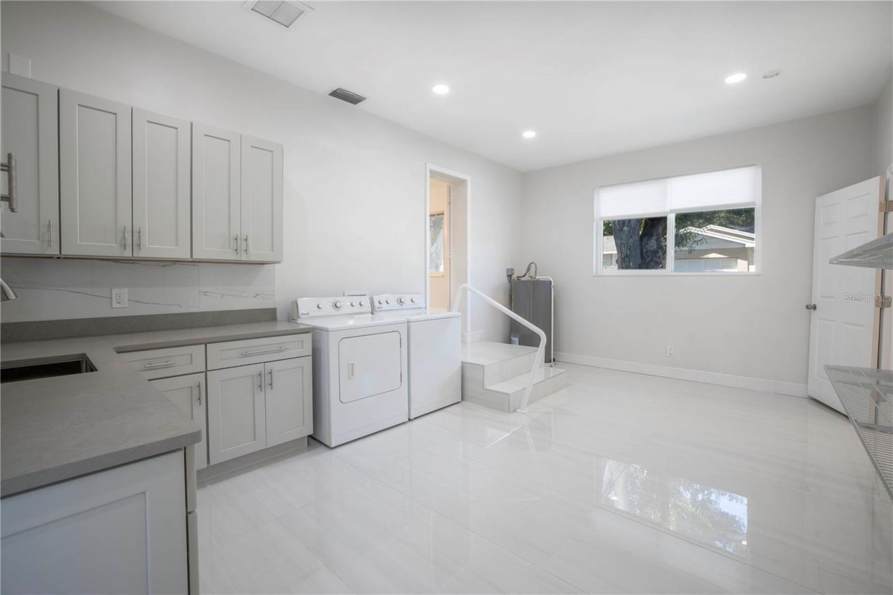 877 42nd Avenue N, Saint Petersburg, FL 33703 Photo