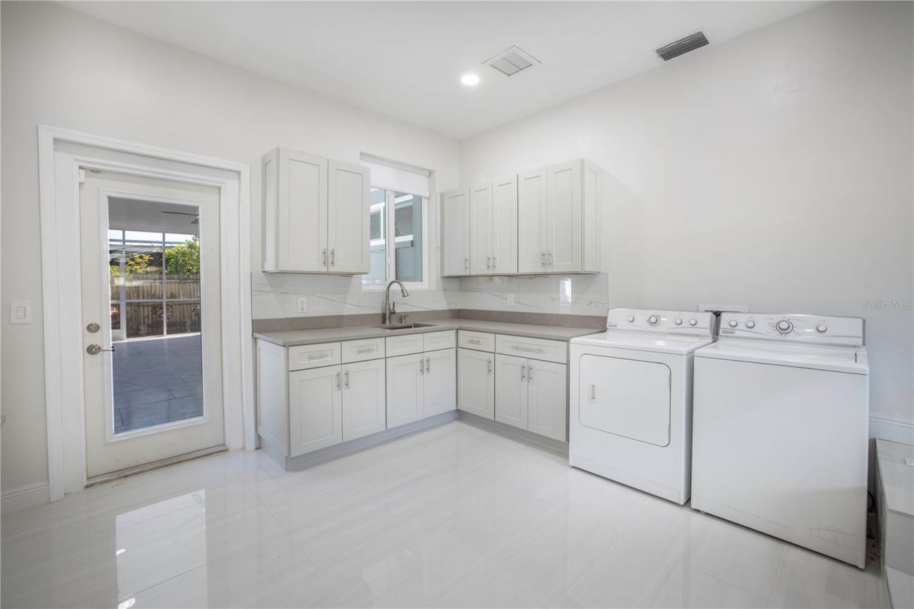 877 42nd Avenue N, Saint Petersburg, FL 33703 Photo