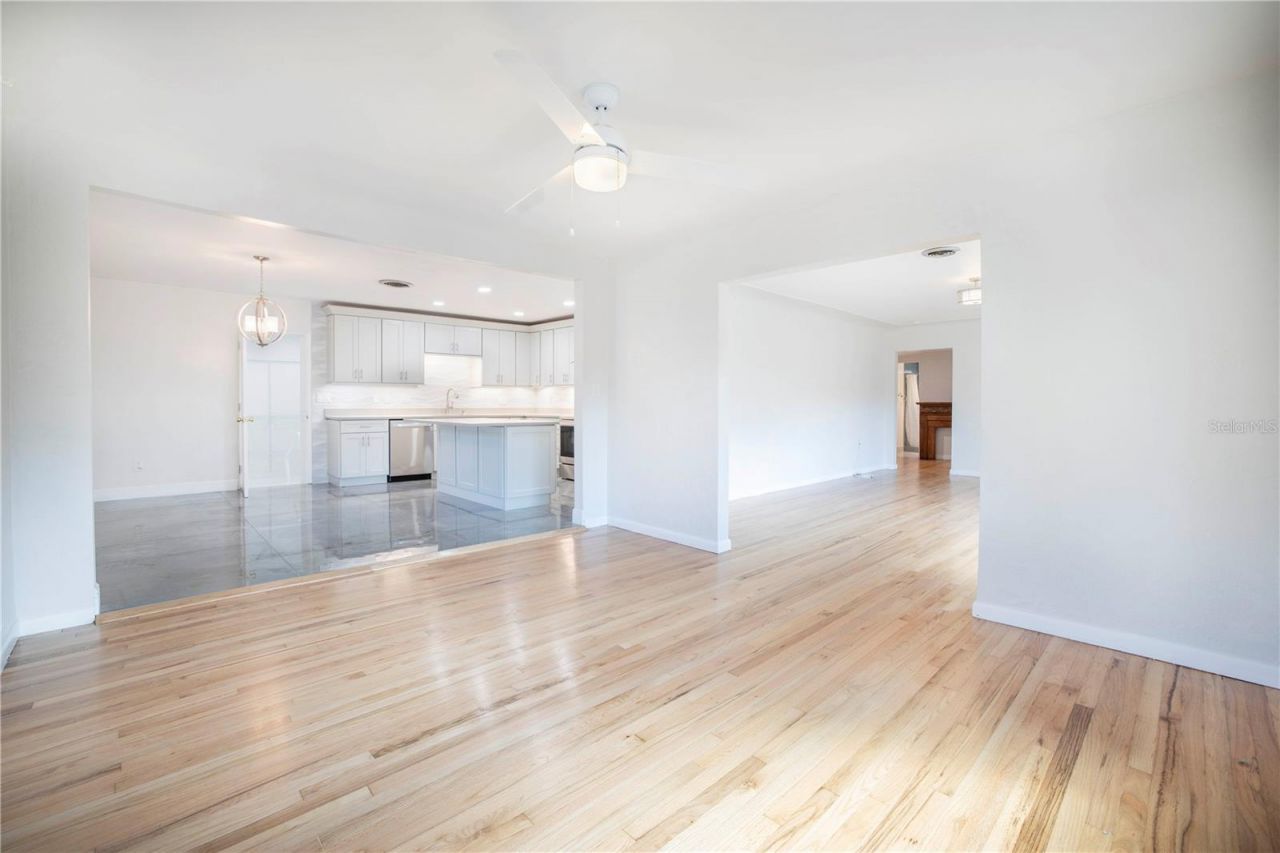 877 42nd Avenue N, Saint Petersburg, FL 33703 Photo