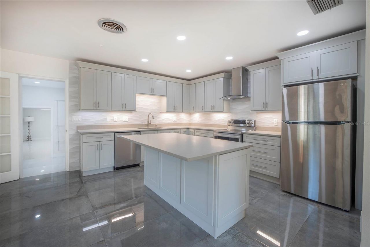 877 42nd Avenue N, Saint Petersburg, FL 33703 Photo