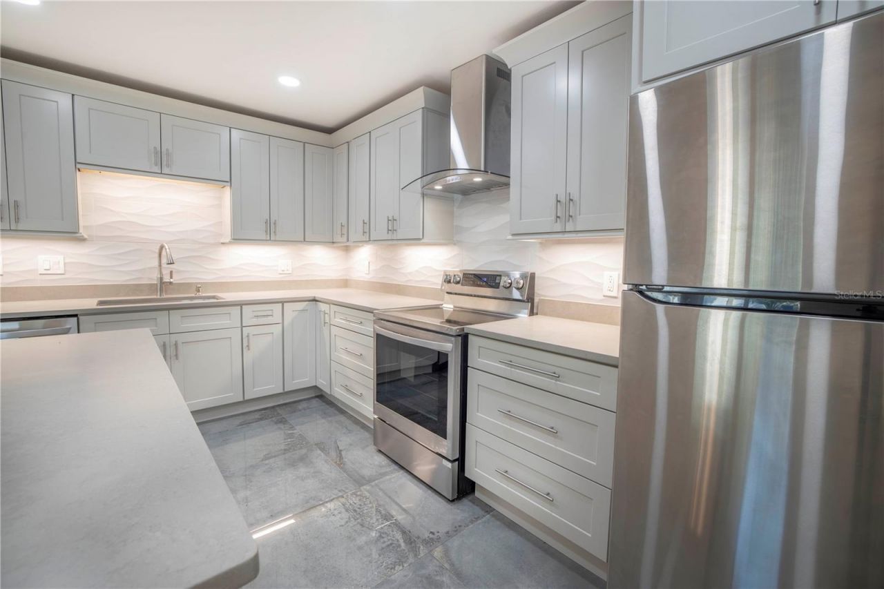 877 42nd Avenue N, Saint Petersburg, FL 33703 Photo