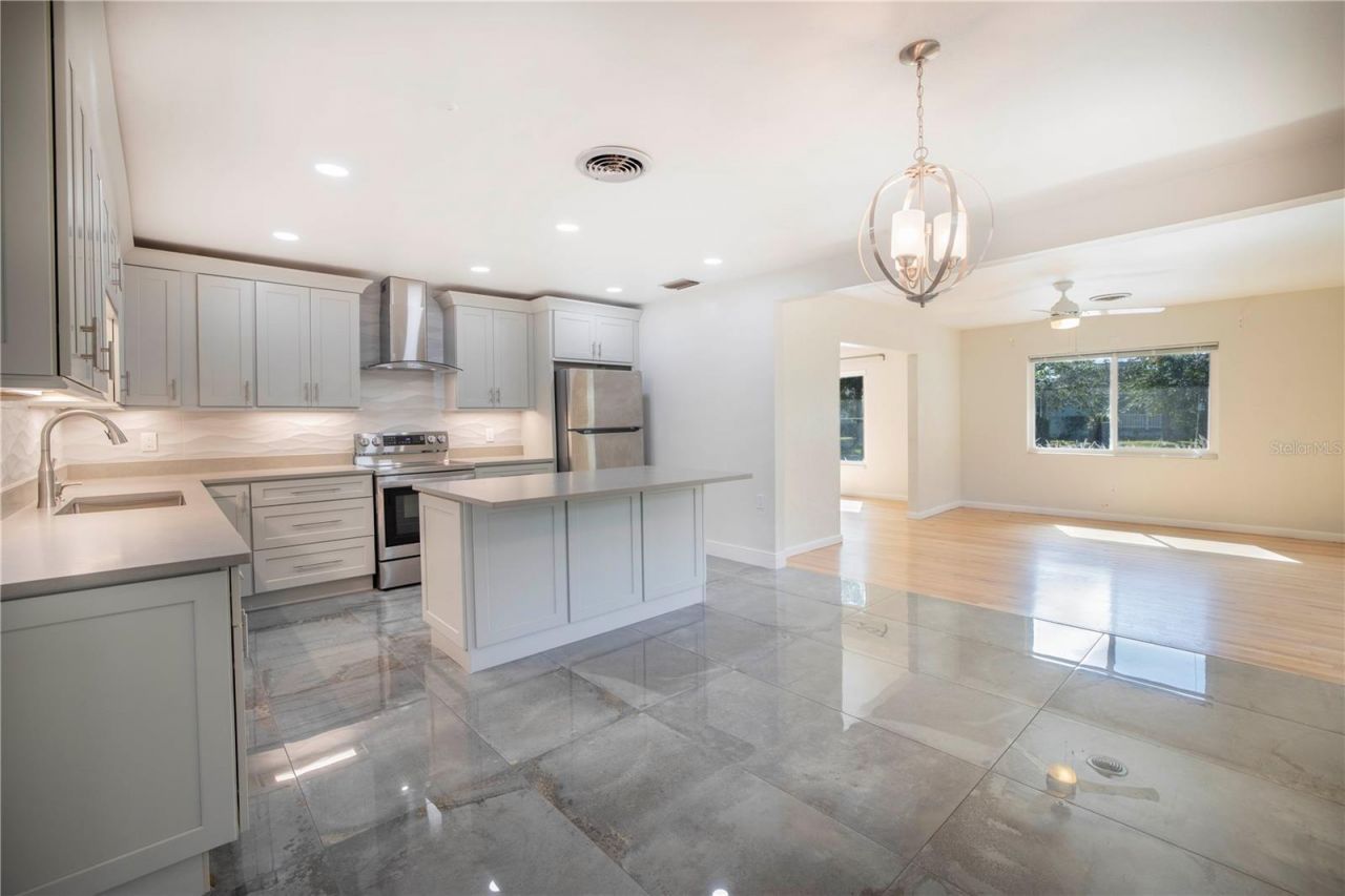 877 42nd Avenue N, Saint Petersburg, FL 33703 Photo