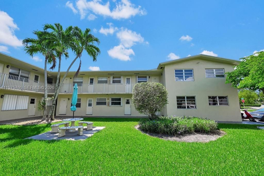 1301 N 12th Ct, Unit 2A, Hollywood, FL 33019 Photo