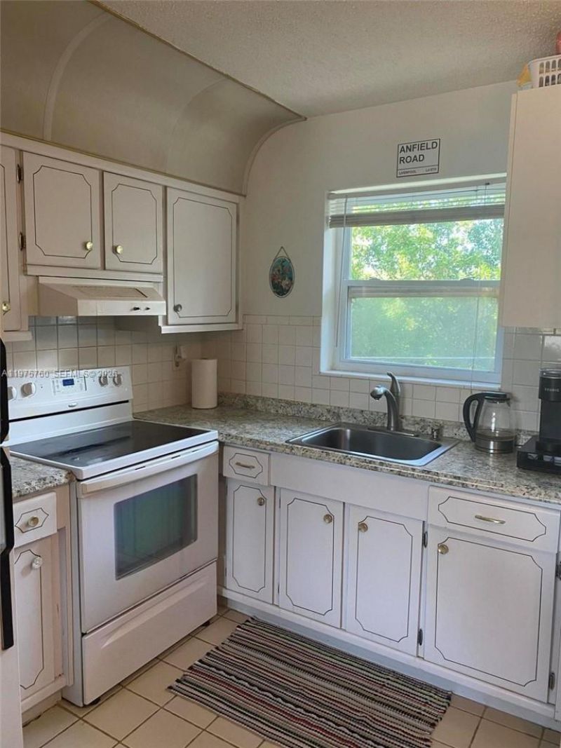 1301 N 12th Ct, Unit 2A, Hollywood, FL 33019 Photo