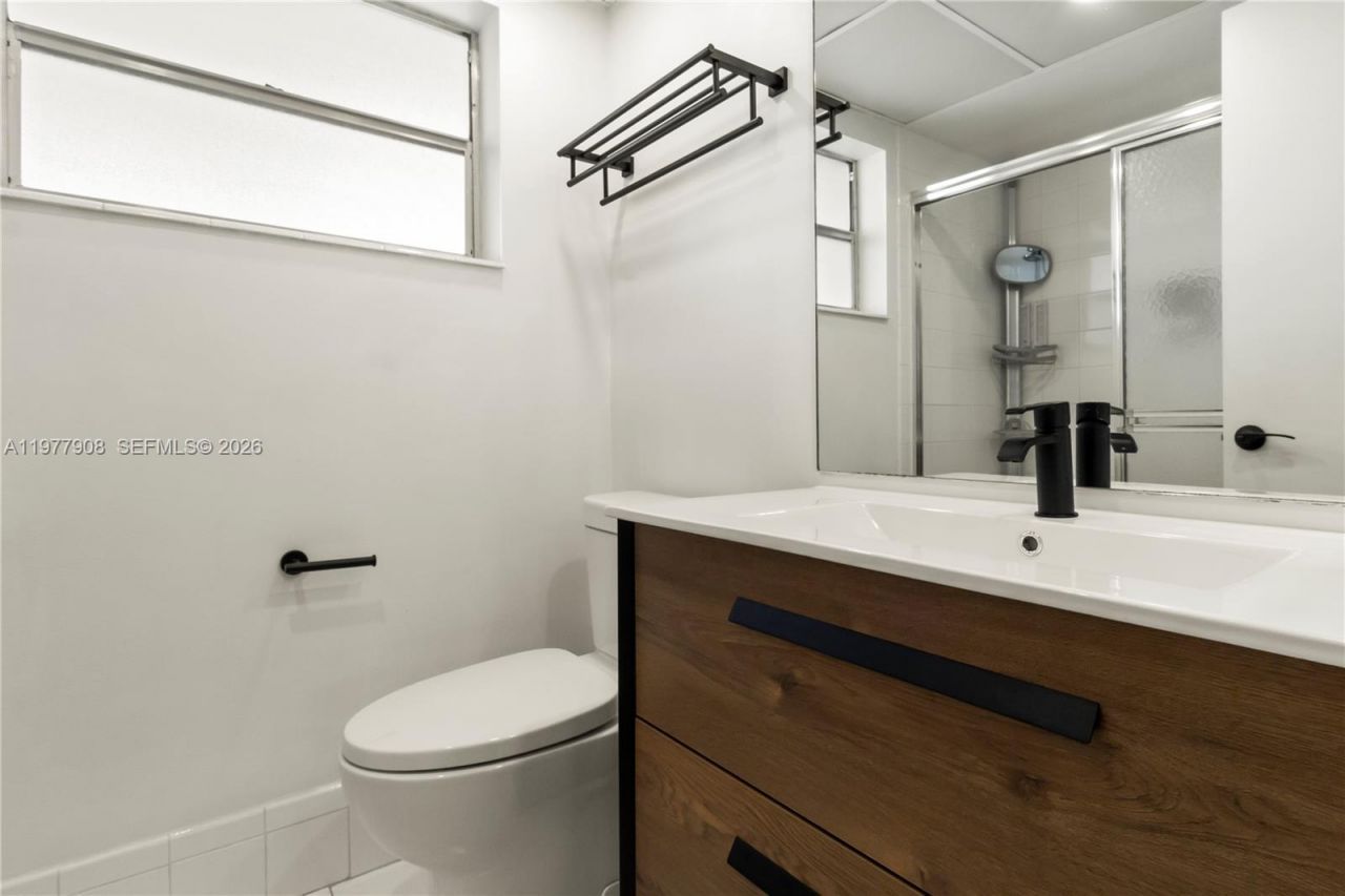 2901 NW 46th Ave , Unit 307, Lauderdale Lakes, FL 33313 Photo