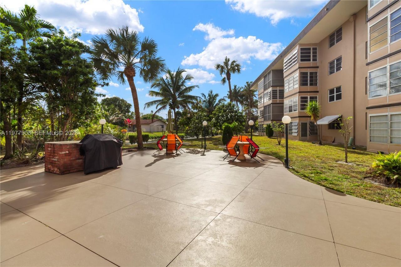 2901 NW 46th Ave , Unit 307, Lauderdale Lakes, FL 33313 Photo