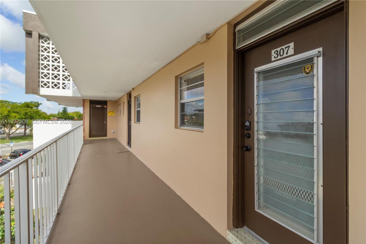 2901 NW 46th Ave , Unit 307, Lauderdale Lakes, FL 33313 Photo
