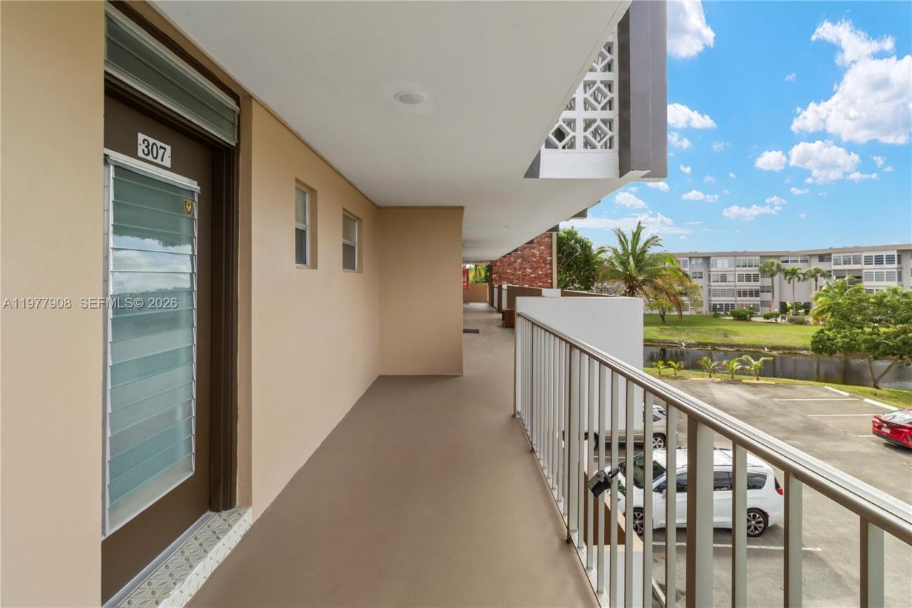 2901 NW 46th Ave , Unit 307, Lauderdale Lakes, FL 33313 Photo
