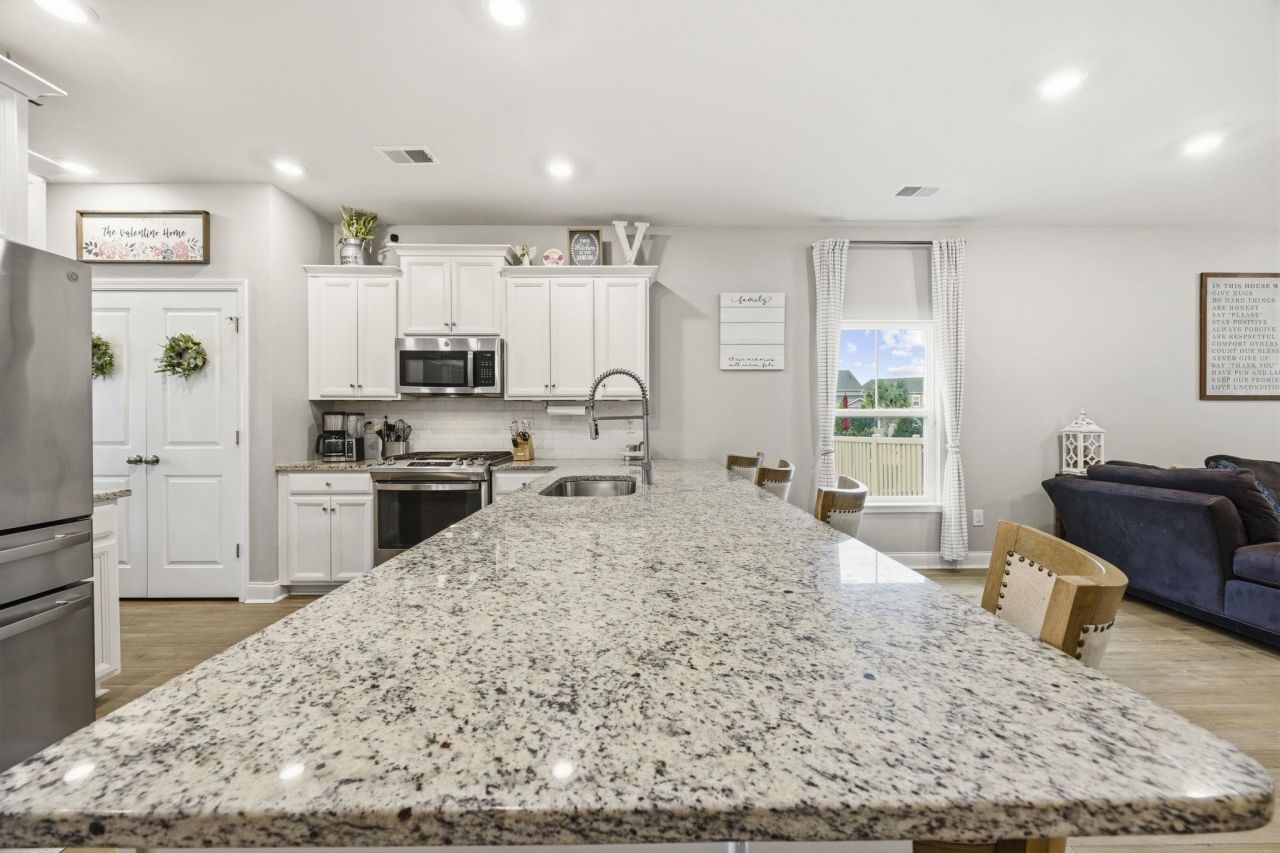 1164 Harbison Circle Photo 6