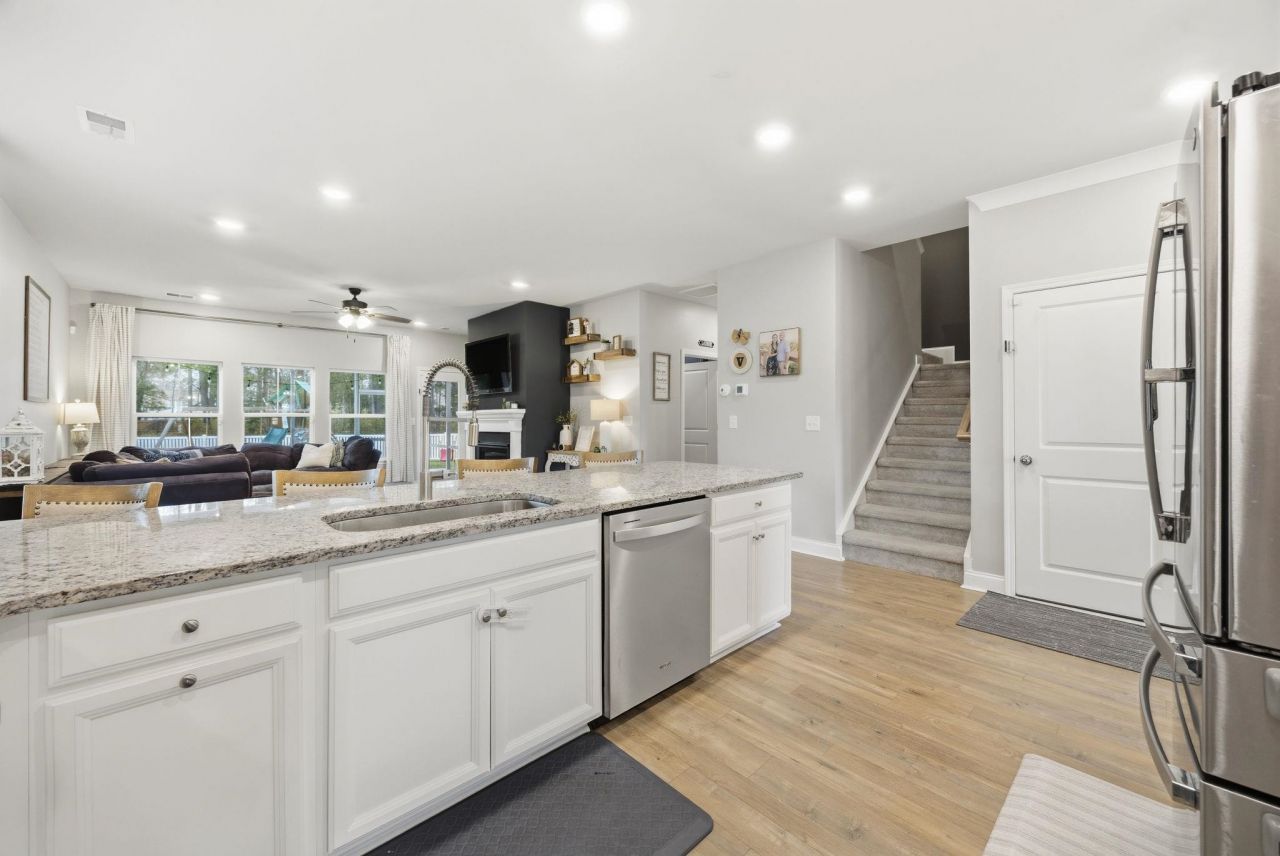 1164 Harbison Circle Photo 9