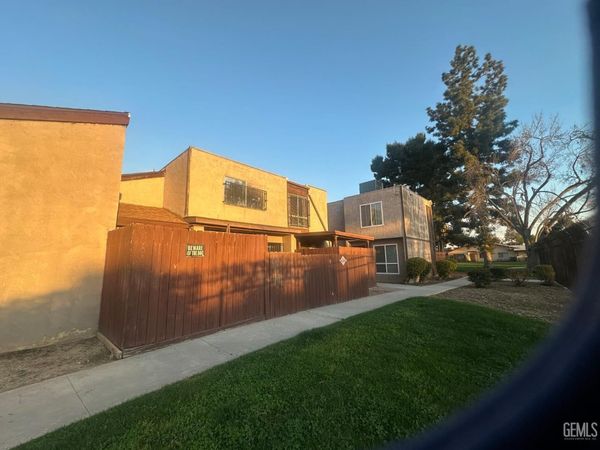 6004 Almendra Avenue, Unit B, Bakersfield, CA 93309