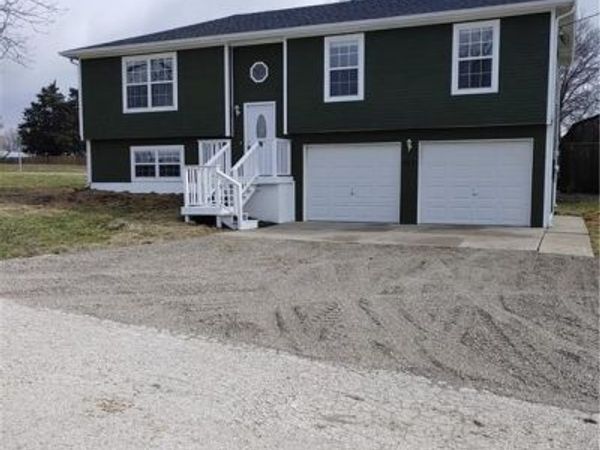 500 S SUMMIT Street, McLouth, KS 66054