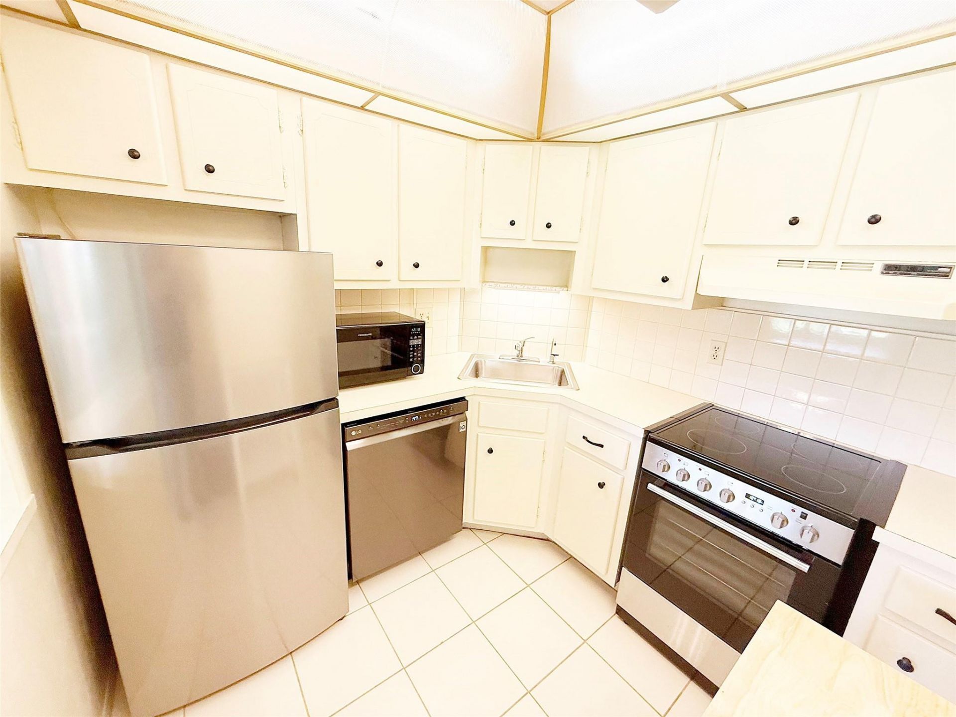 5208 NE 24th Terrace, Unit f-106, Fort Lauderdale, FL 33308 Photo