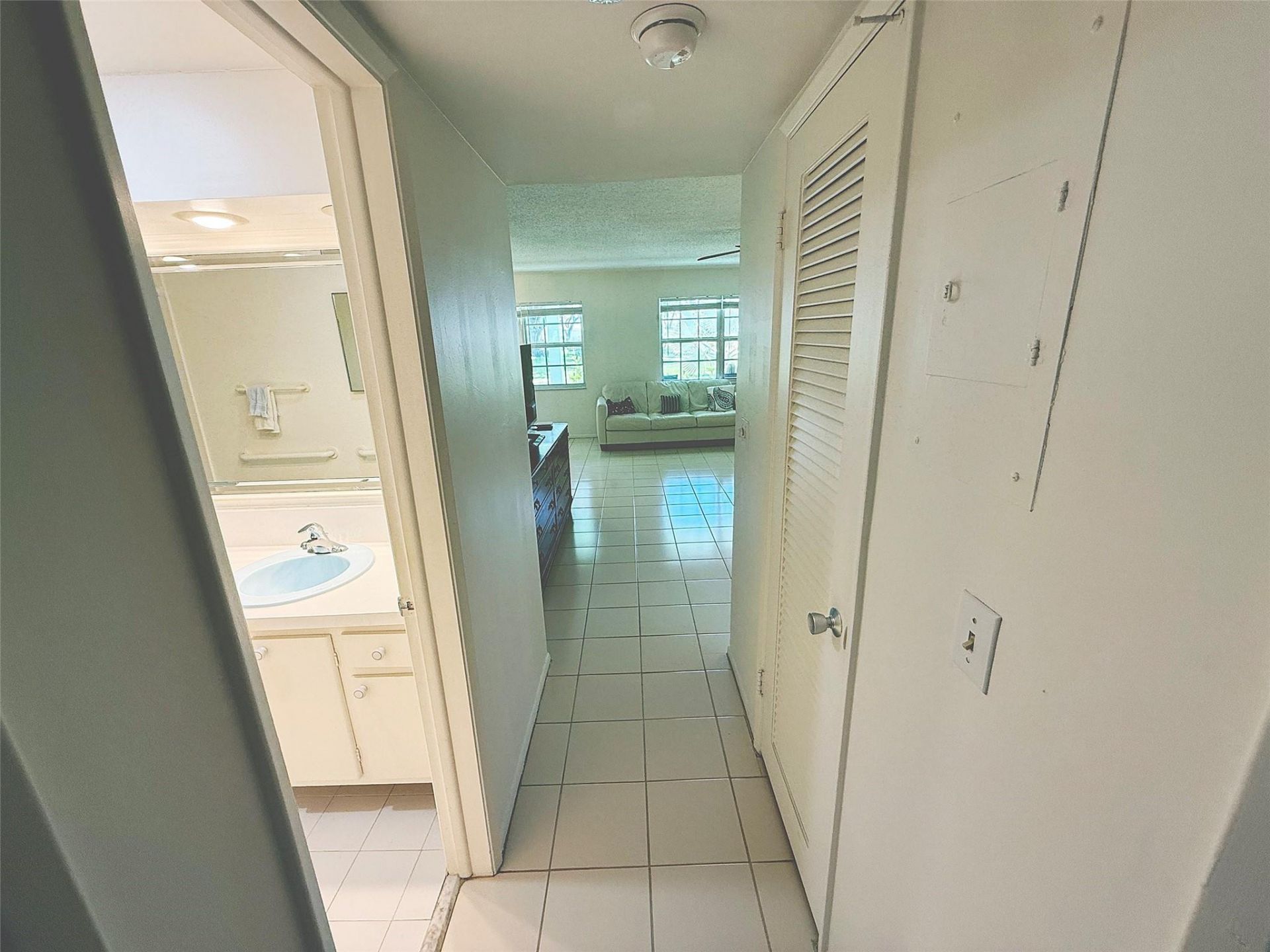 5208 NE 24th Terrace, Unit f-106, Fort Lauderdale, FL 33308 Photo