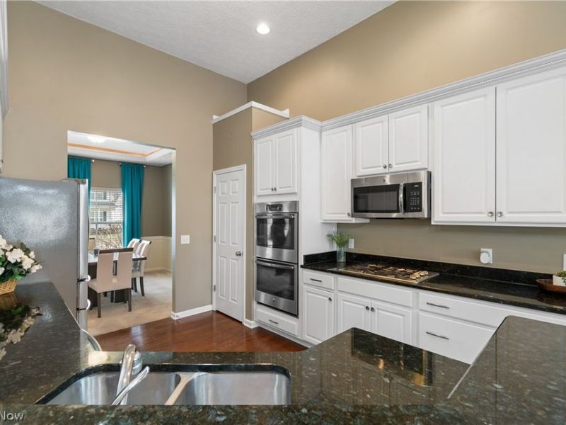 10453 Dogwood Drive, Aurora, OH 44202 Photo 4