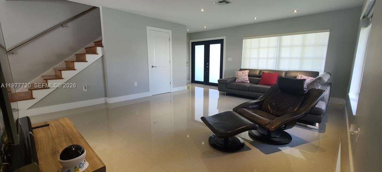 8826 NW 189th Ter, Hialeah, FL 33018 Photo