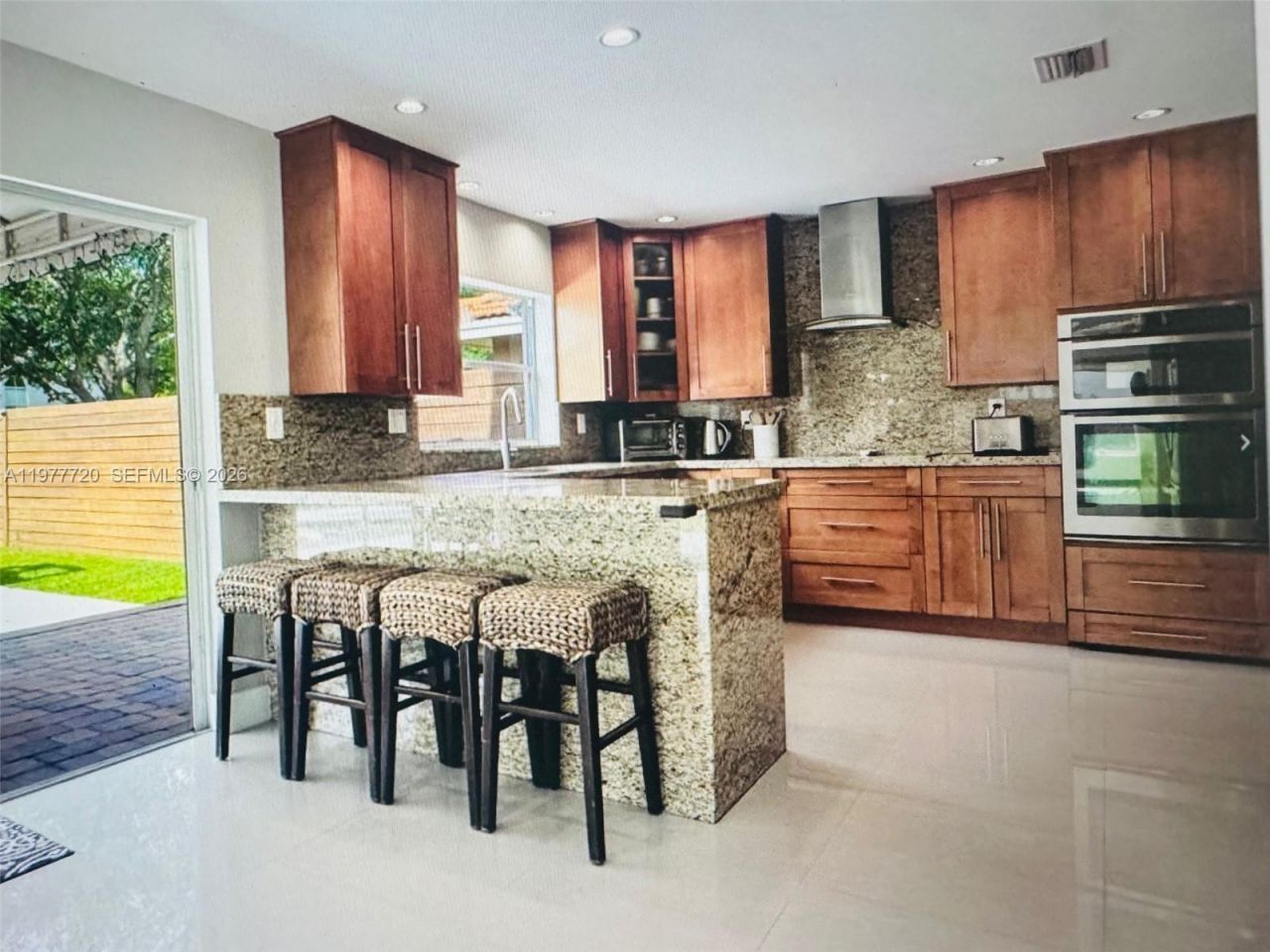 8826 NW 189th Ter, Hialeah, FL 33018 Photo
