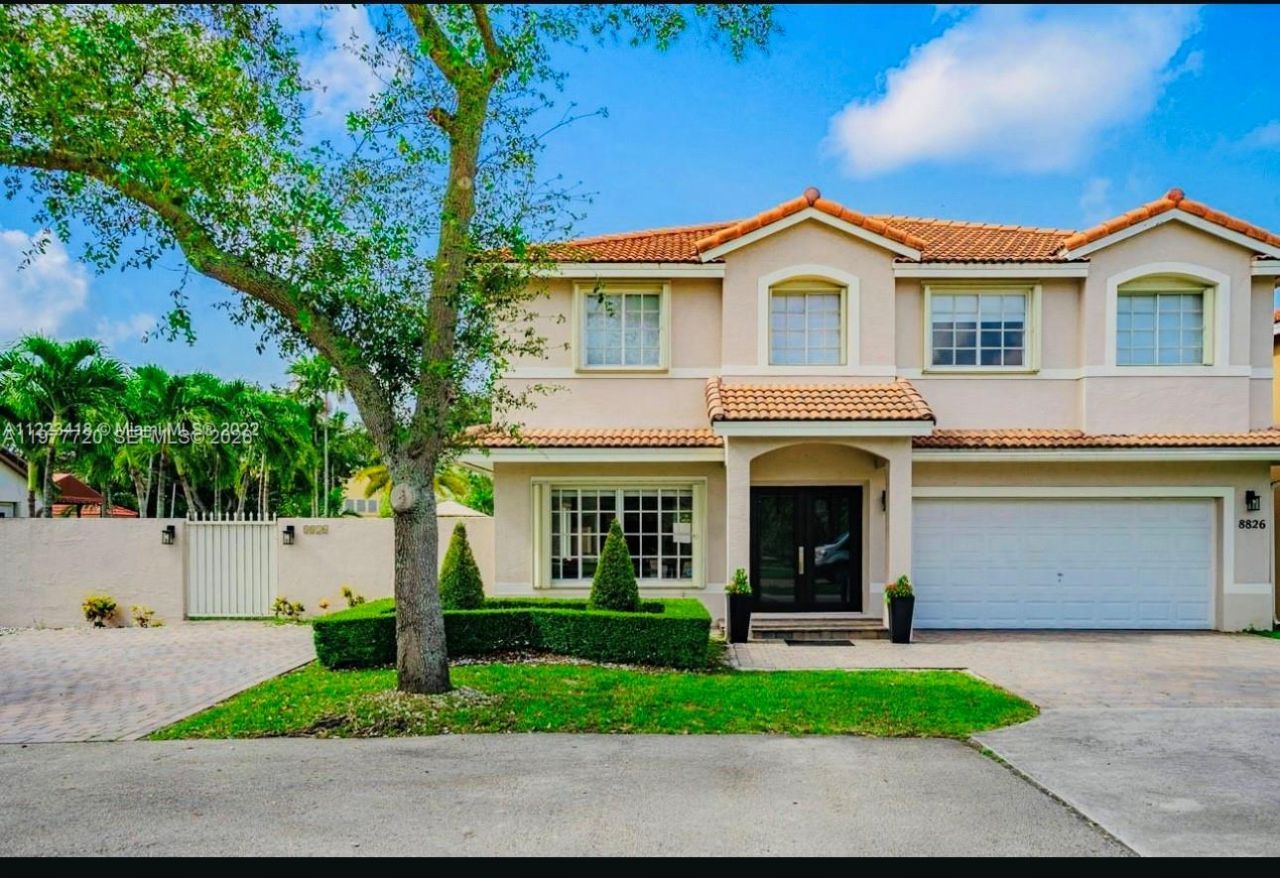 8826 NW 189th Ter, Hialeah, FL 33018 Photo
