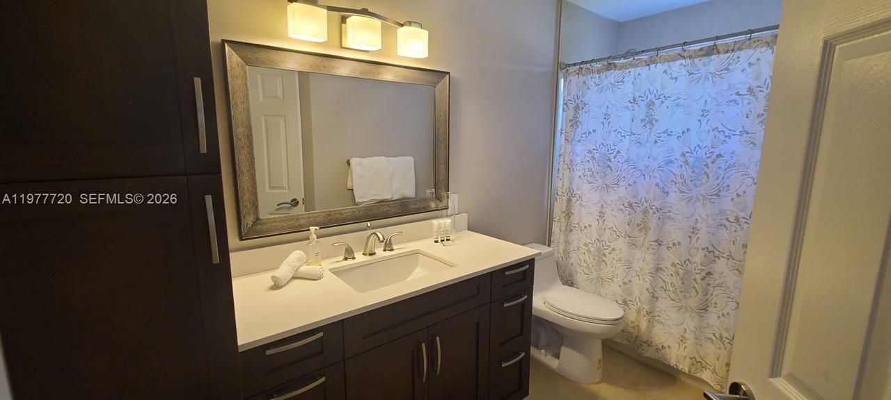 8826 NW 189th Ter, Hialeah, FL 33018 Photo
