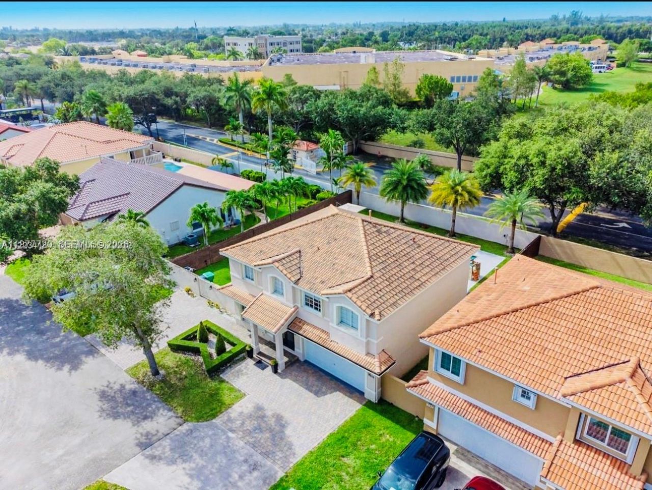 8826 NW 189th Ter, Hialeah, FL 33018 Photo