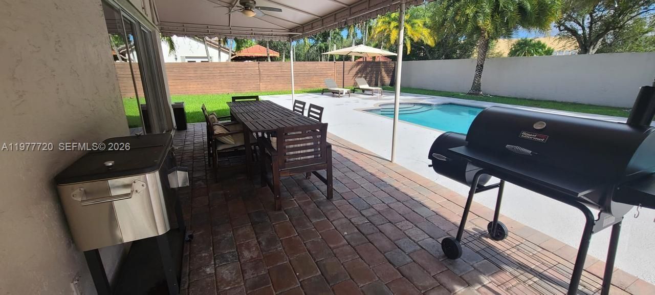 8826 NW 189th Ter, Hialeah, FL 33018 Photo