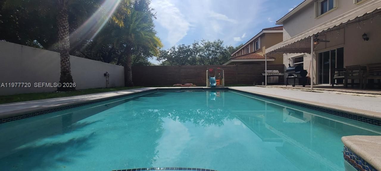 8826 NW 189th Ter, Hialeah, FL 33018 Photo