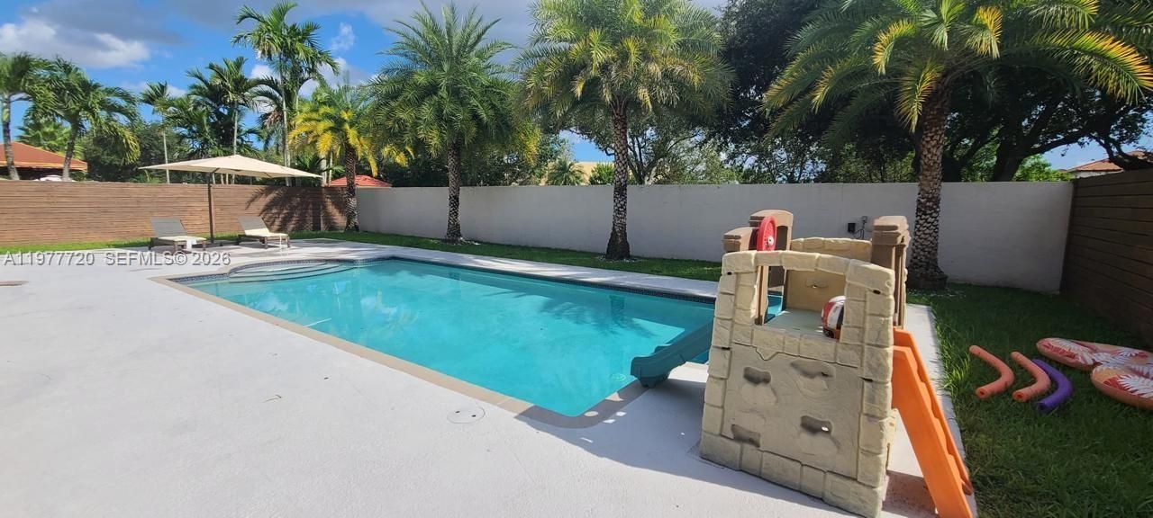 8826 NW 189th Ter, Hialeah, FL 33018 Photo
