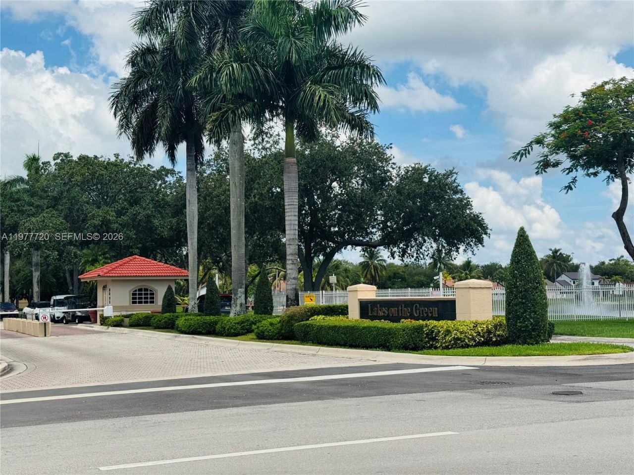 8826 NW 189th Ter, Hialeah, FL 33018 Photo