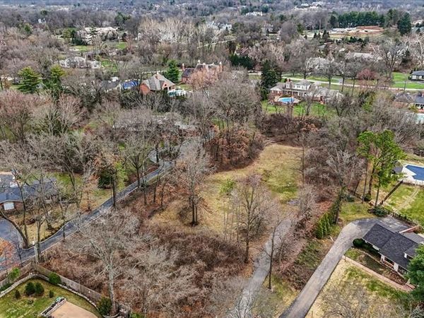 68 Woodoaks Trail, St Louis, MO 63124