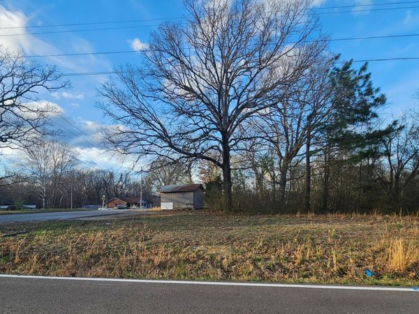 100 Nails Creek Dr, Dickson, TN 37055