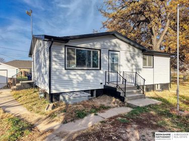 742 W B Street , Lincoln, NE 68522