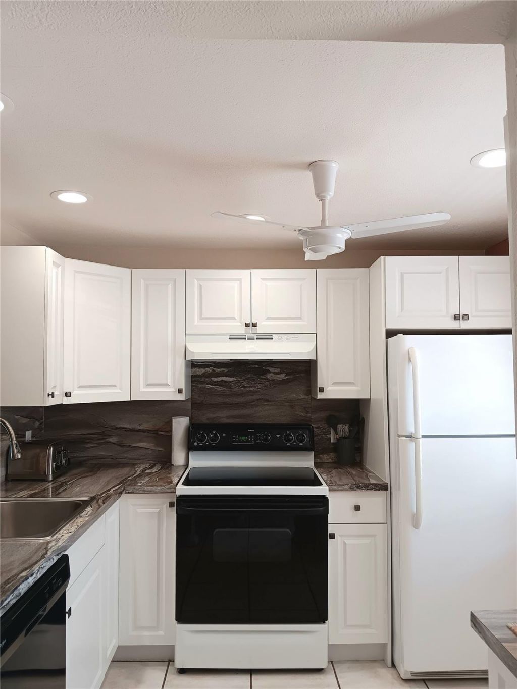 1035 Country Club Drive, Unit 206, Margate, FL 33063 Photo