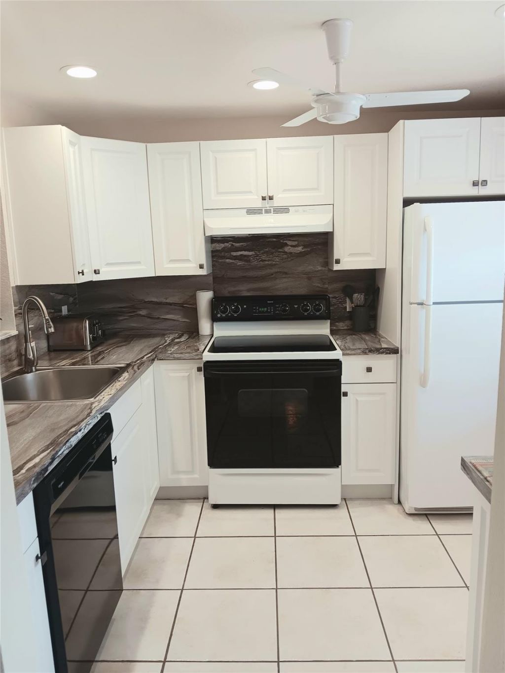 1035 Country Club Drive, Unit 206, Margate, FL 33063 Photo