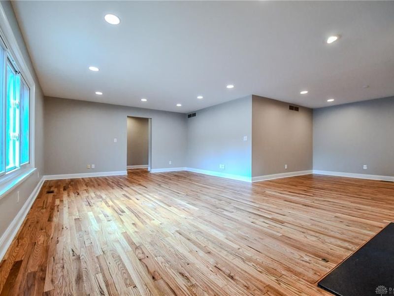 121 E Schantz Avenue, Unit 3, Oakwood, OH 45409 Photo 12