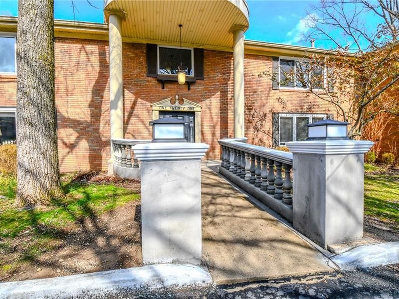 121 E Schantz Avenue, Unit 3, Oakwood, OH 45409 Photo 5