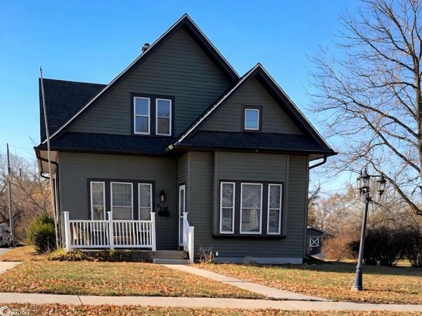 205 Dunning Avenue, Mount Ayr, IA 50854