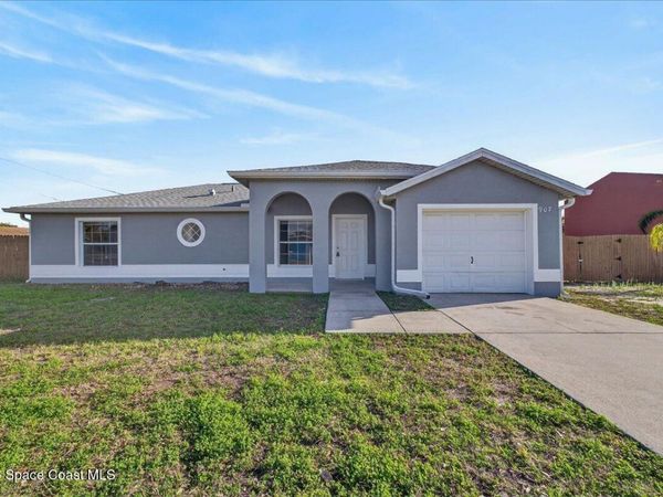 907 School Street , Cocoa, FL 32922