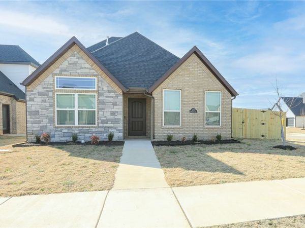 3213 SW Lovely Lane, Bentonville, AR 72713